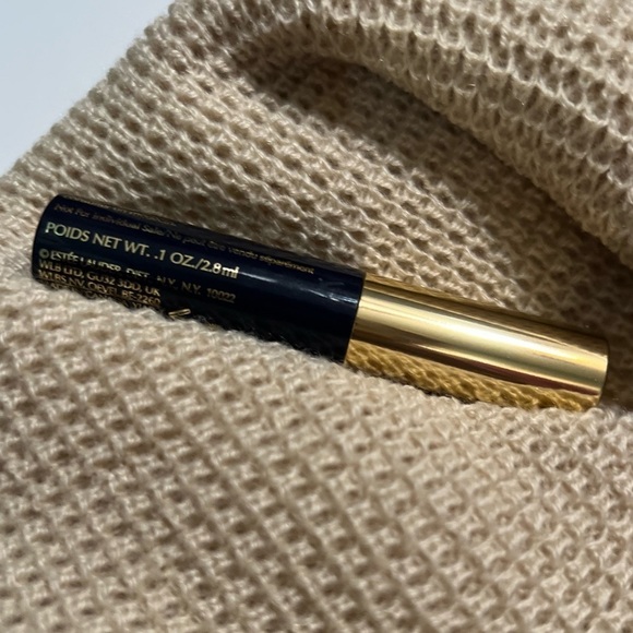 Estée Lauder  Sumptuous Extreme - Picture 2 of 4